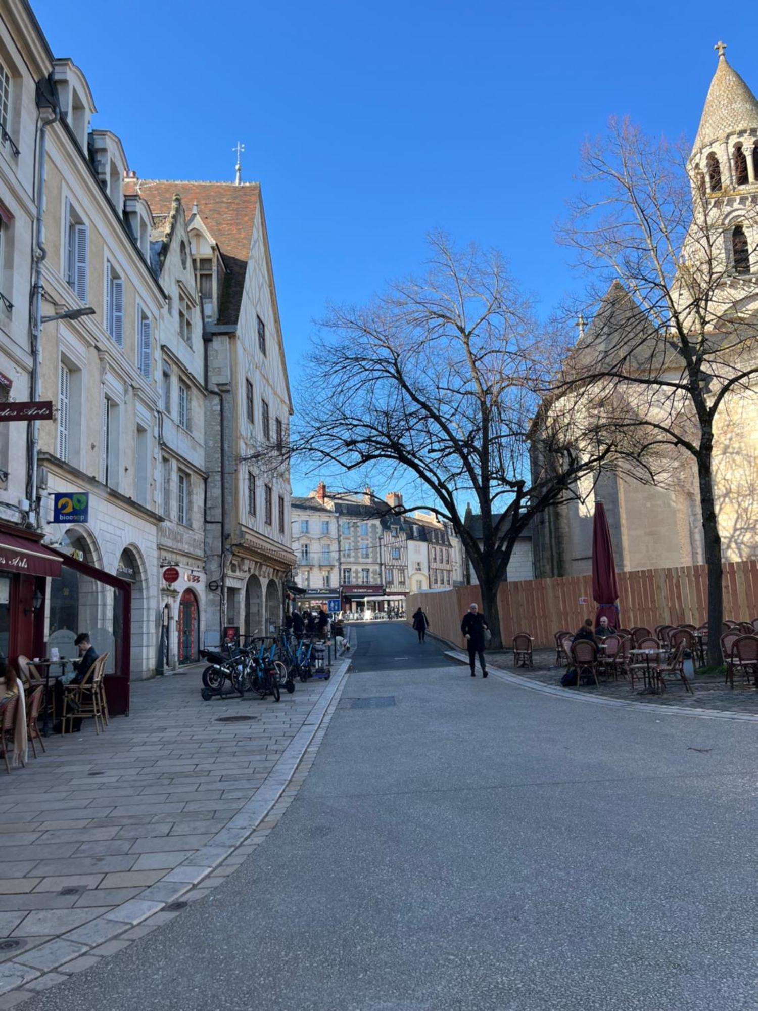 Apartamento Le Cosy Du Marche Notre-Dame Poitiers Exterior foto