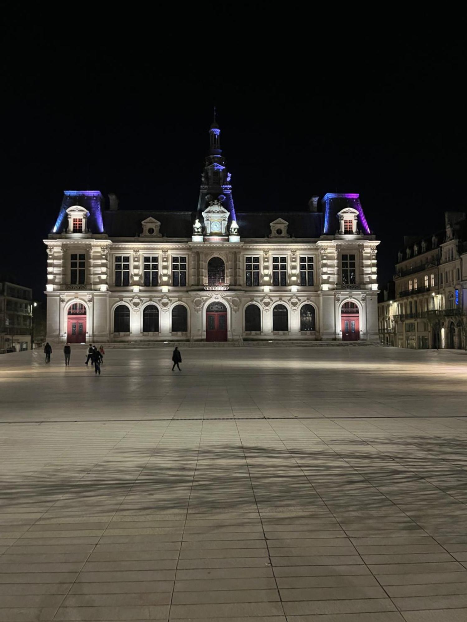 Apartamento Le Cosy Du Marche Notre-Dame Poitiers Exterior foto