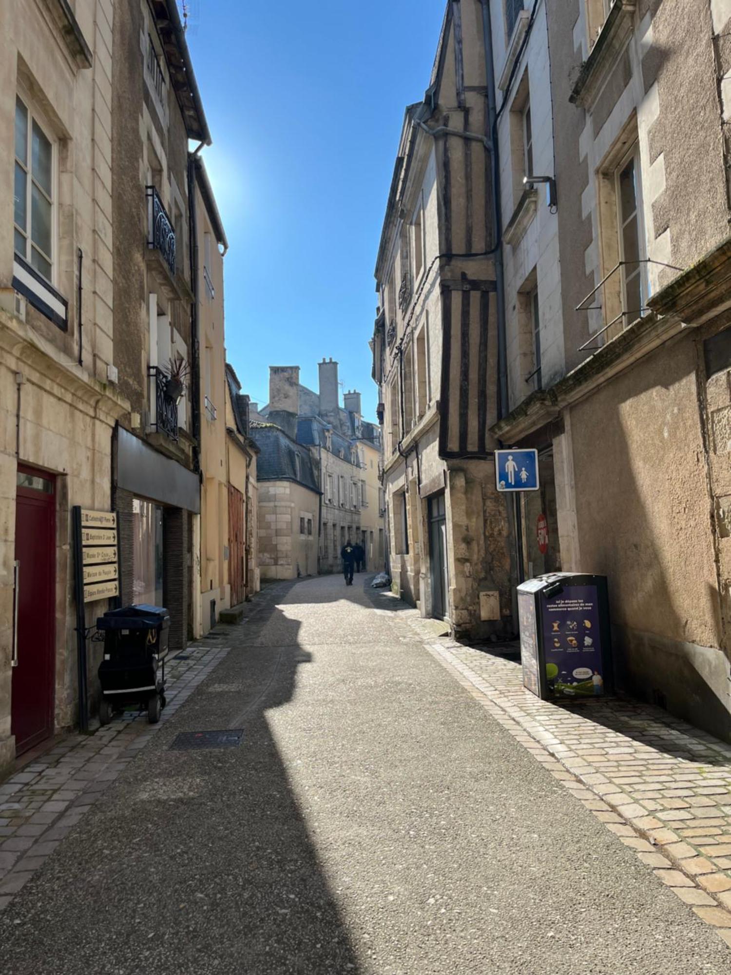 Apartamento Le Cosy Du Marche Notre-Dame Poitiers Exterior foto